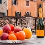Venetian New Style @ Ca' D'oro Διαμέρισμα *