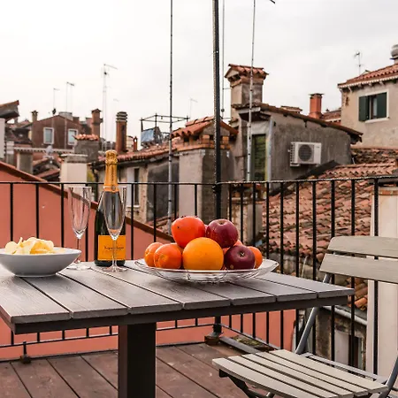 Venetian New Style @ Ca' D'oro アパート ヴェネツィア