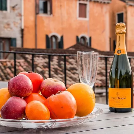 Venetian New Style @ Ca' D'oro Apartment *